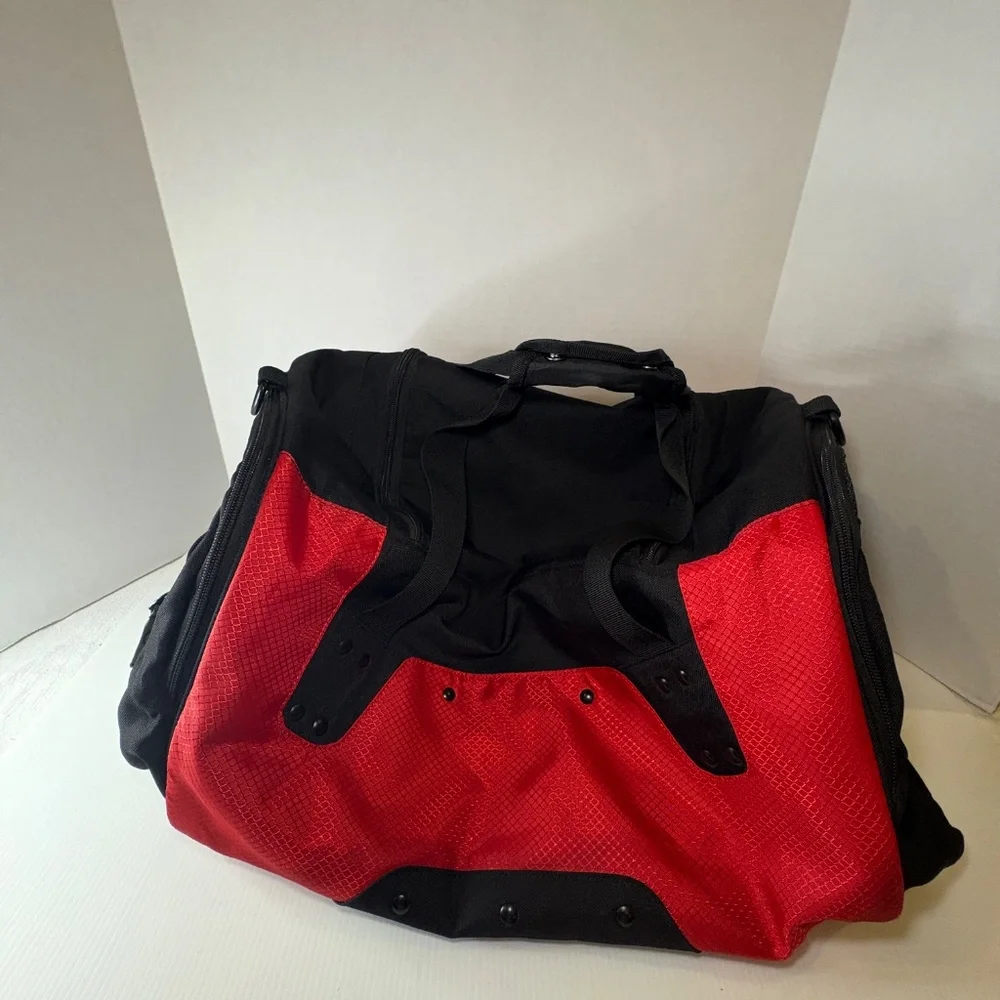 Oakley Factory Pilot Weekender Duffel Carry Case Multi Pocket Gym Red/Black NWOT